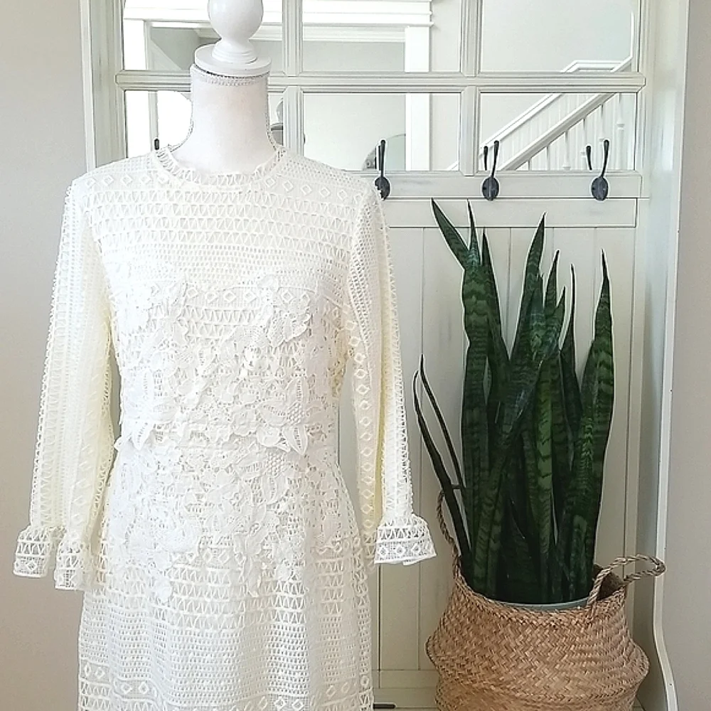 Stunning Off White Fitted  Lace Midi Dress - Picture 2 of 12
